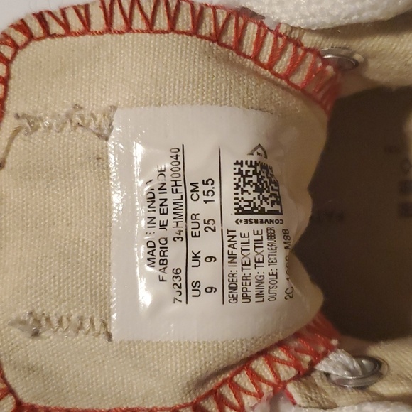 Classic Converse All Star, red and white, toddler size 9 - Picture 4 of 4